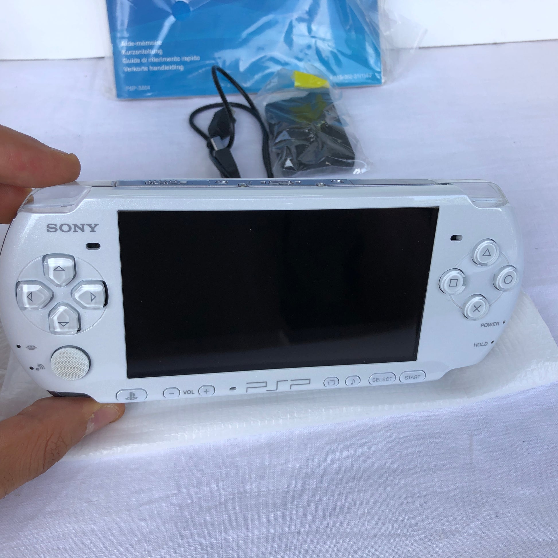 PSP 3004 Pearl White – Otogi Retrogames