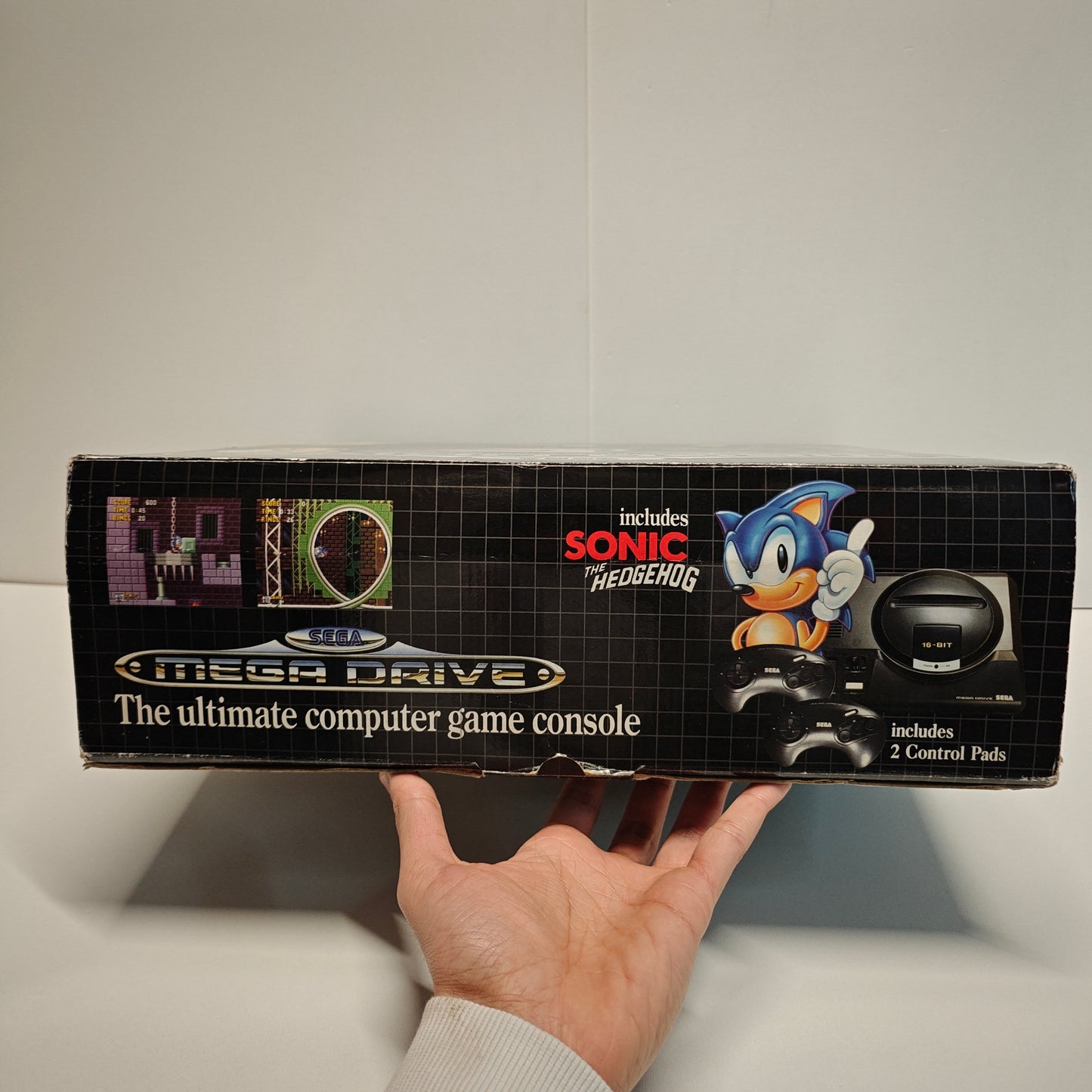 Sega Mega Drive bundle Sonic The Hedgehog