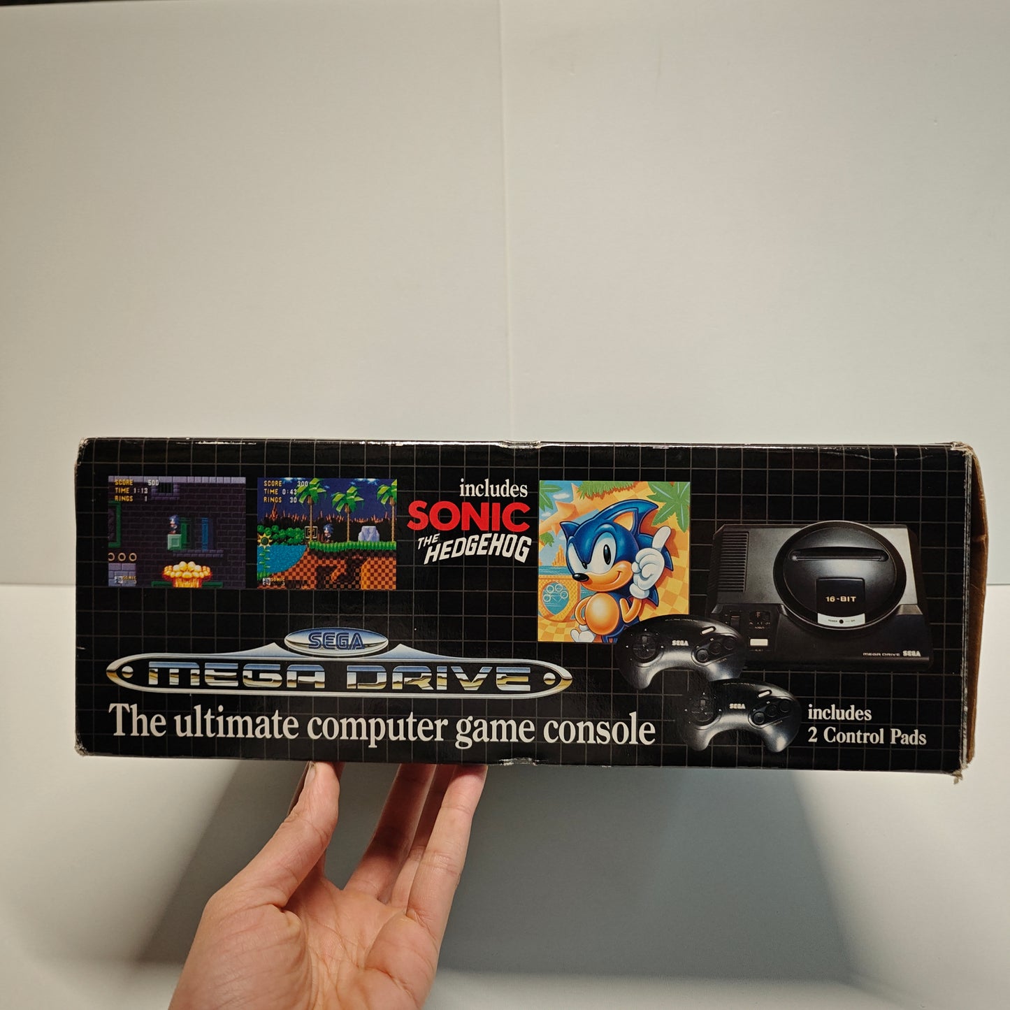 Sega Mega Drive bundle Sonic The Hedgehog